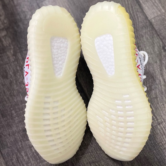 ✨YEEZY BOOST 350 V2 ADIDAS ORIGINALS - 8.5 women - Picture 4 of 10